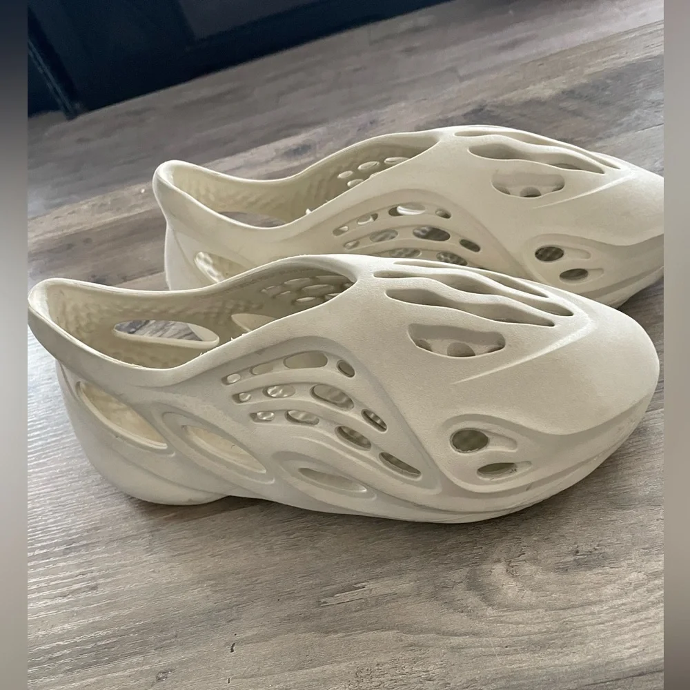 Adidas Sand colored foamrunner slip on cut out breathable Unisex shoes size 8.5